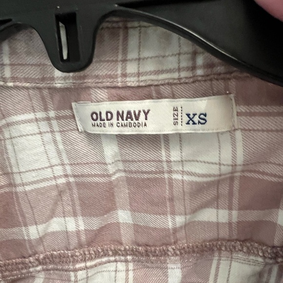 XS OLD NAVY Cream and light brown/light purple plaid flannel - Picture 6 of 6